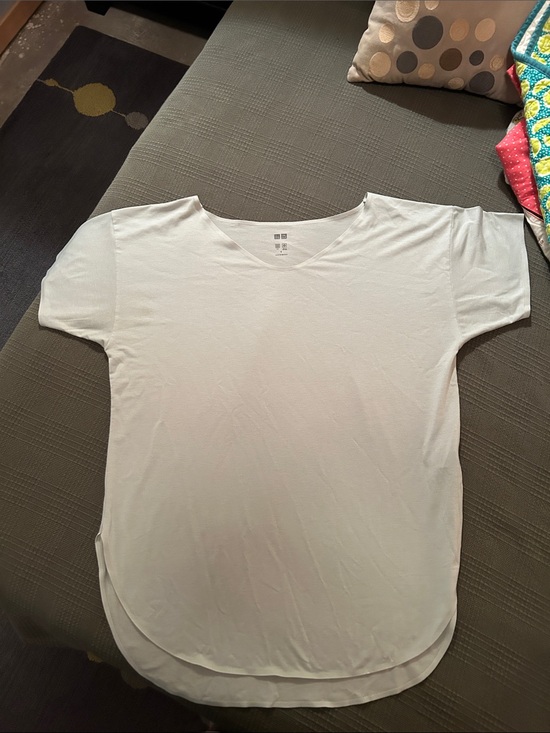 Uniqlo Tops - Women’s V-Neck Relaxed Tee in Light Blue/Gray - UNIQLO